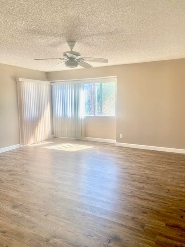 Building Photo - Open house SAT 8/2 2-3:30pm Spacious home/...