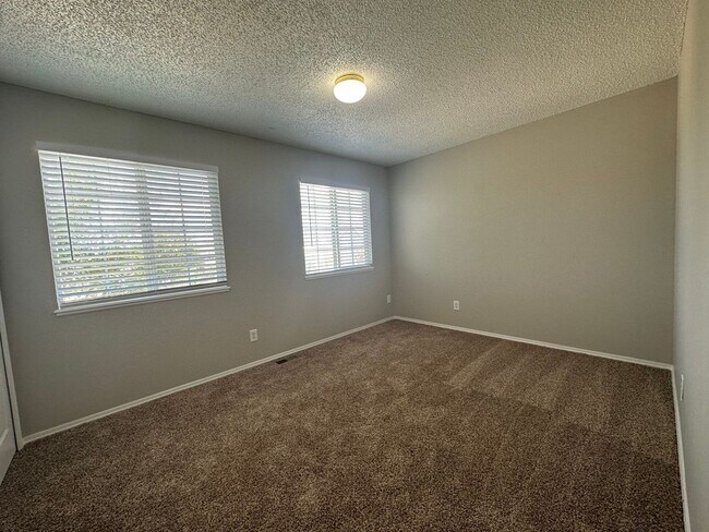 Building Photo - 5 Bedroom In Constitution Hills