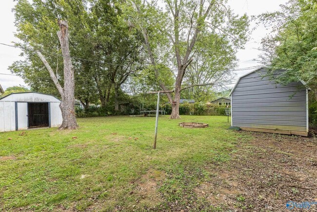 Building Photo - 816 Giles Dr NE