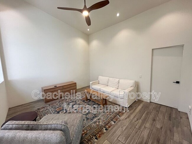 Building Photo - 287 S Civic Dr