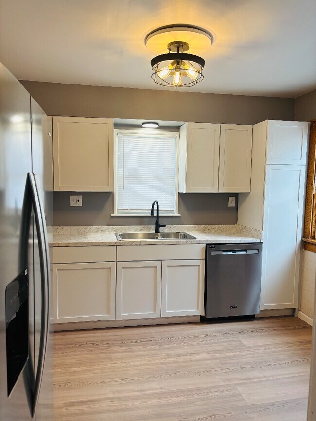 Building Photo - 7126 W Congress St