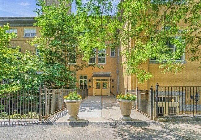 Building Photo - 145 Glenwood St