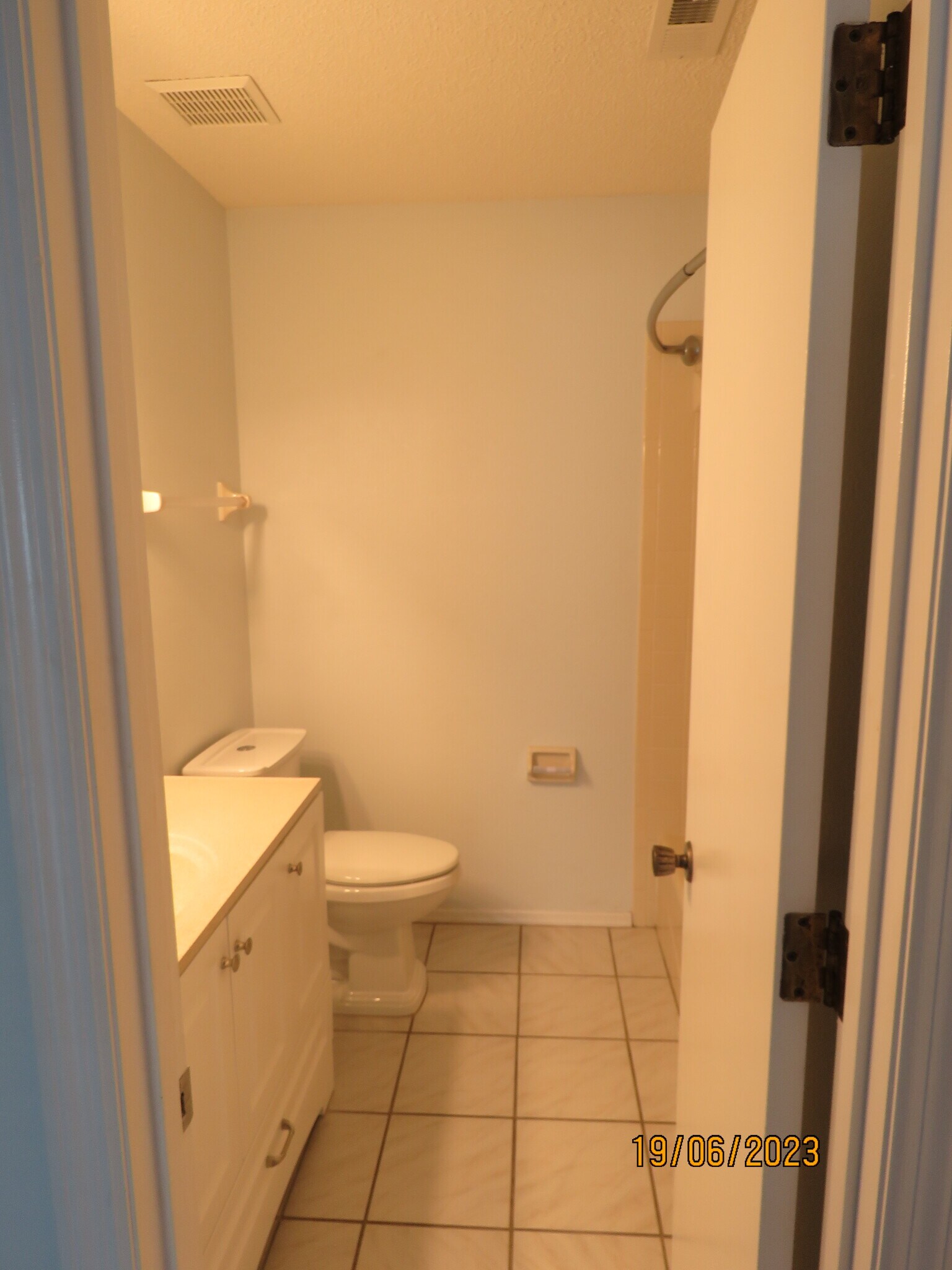 Building Photo - 416 Narvaezi St