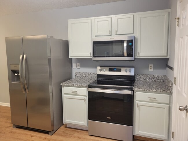 Building Photo - 2266 Charleston Pointe SE