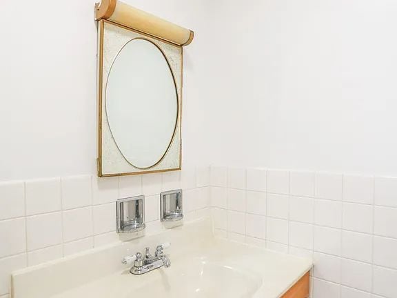 Building Photo - 700 McKinley Ave