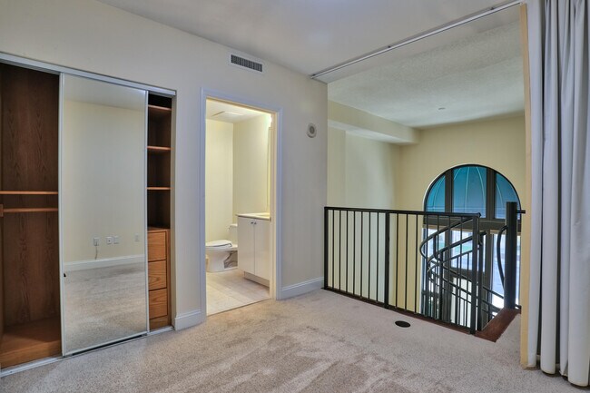 Building Photo - 801 S Olive Ave