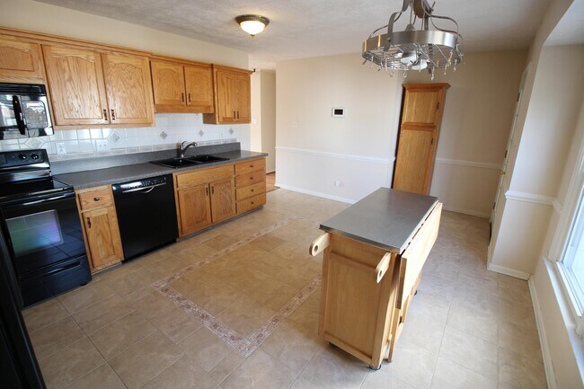 Building Photo - 7138 Summerlin Dr