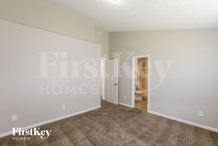 Building Photo - 698 Hollowood Ln