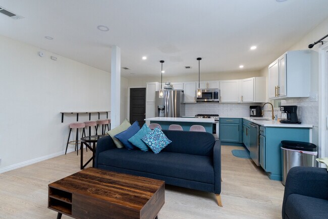 Building Photo - 7520 Sequoia Ct