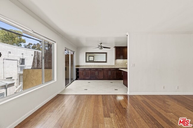 Building Photo - 1033 6th St