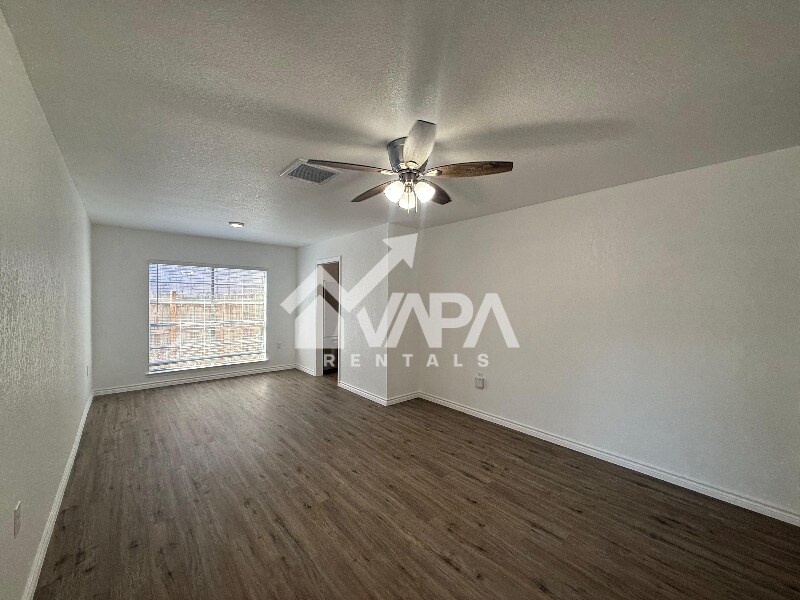 Building Photo - 5911 Autumn Lake