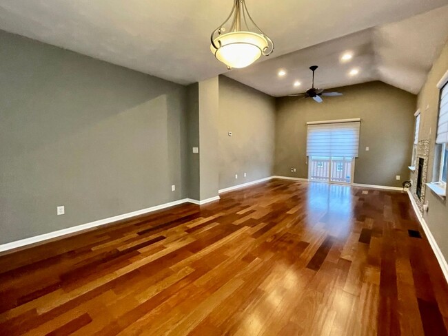 Building Photo - 3-Story Duplex in Chesapeake Beach! Ready ...