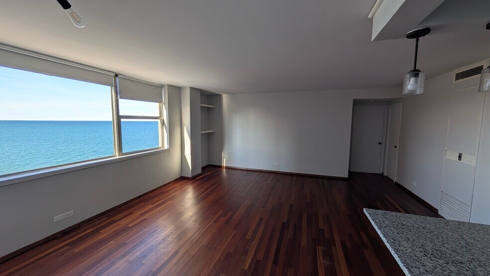 Living/dining - 6301 N Sheridan Rd