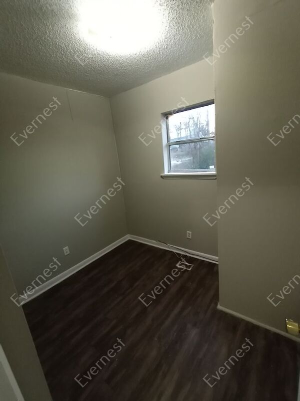 Building Photo - 430 Center St