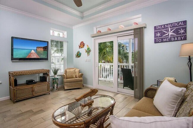 Building Photo - 5031 5th Ave