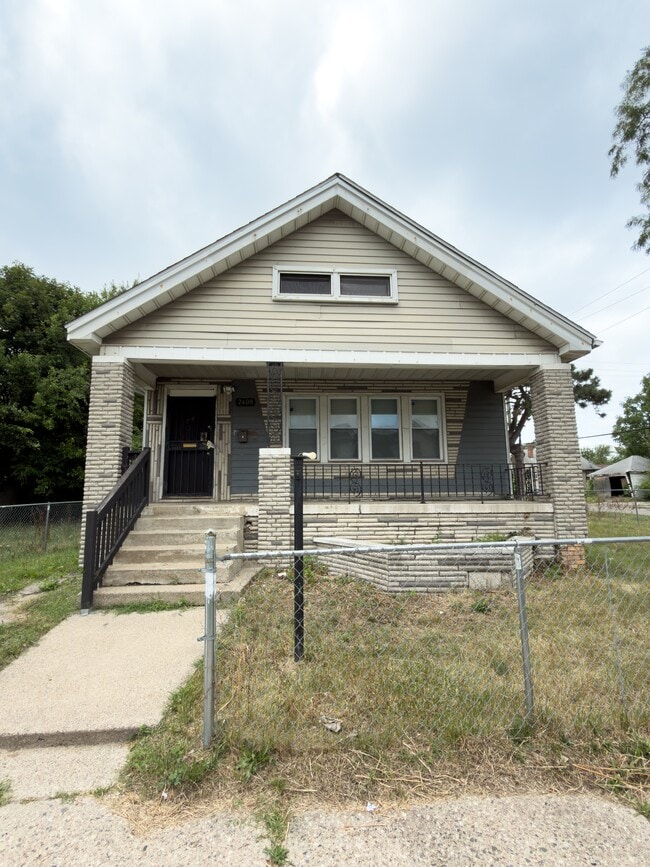 Building Photo - 2408 Monterey St