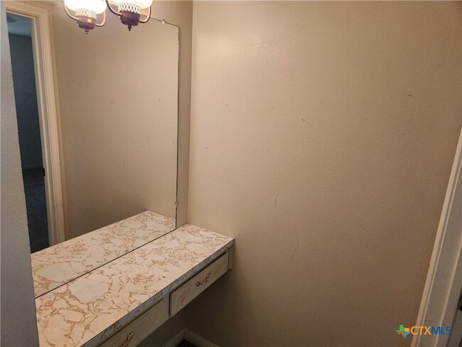 Building Photo - 2909 Oakdale Dr