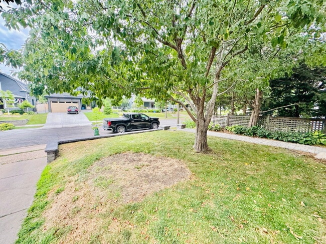 Building Photo - Charming 3-Bedroom Oasis with Elegant Touches & Finished Basement on Washburn Ave!