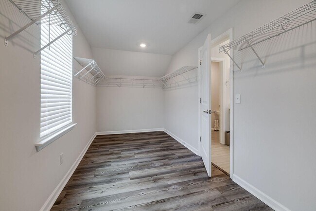 Building Photo - 42 Brookhaven Dr