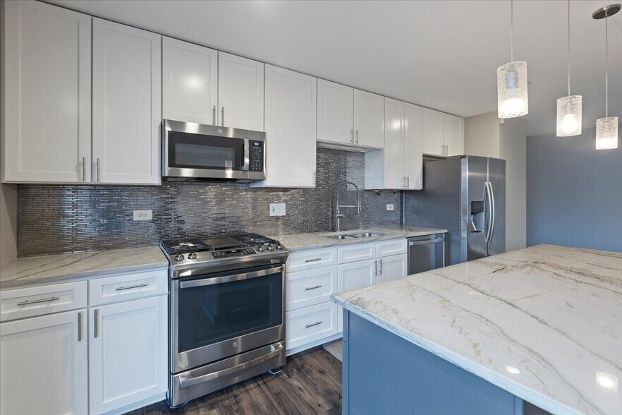 Building Photo - 222 S Racine Ave