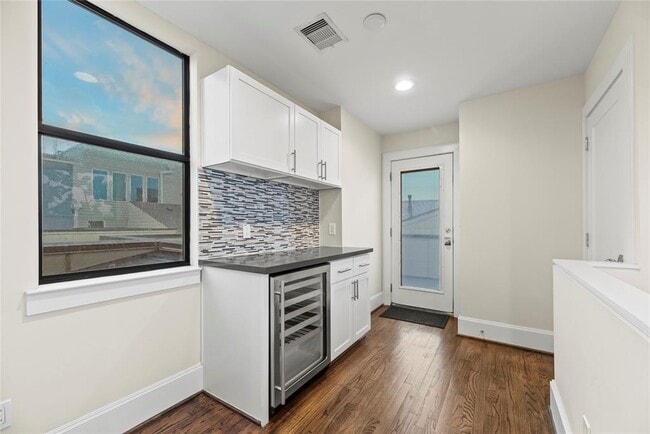 Building Photo - 4813 Caroline St