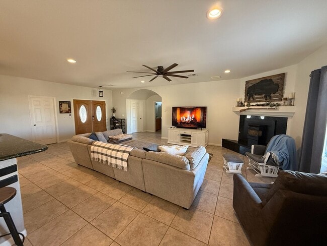 Building Photo - ?Unfurnished  dream home in the magical bo...