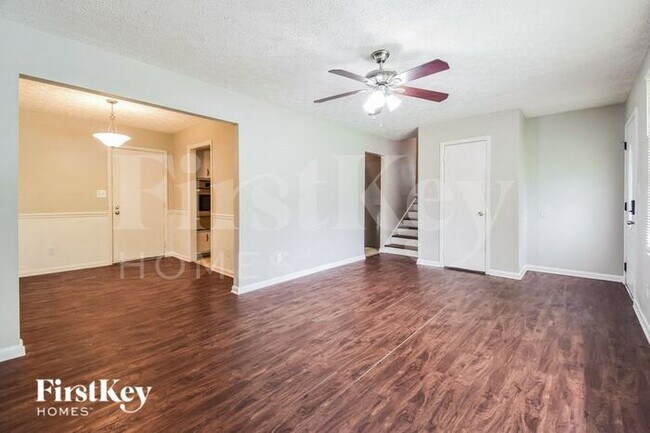 Building Photo - 5674 Sandhurst Dr