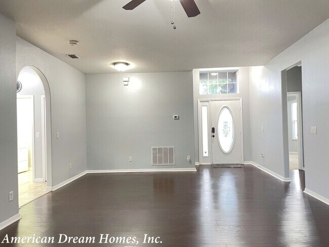 Building Photo - A Gorgeous Home with Beautiful Water View in Andover Point!