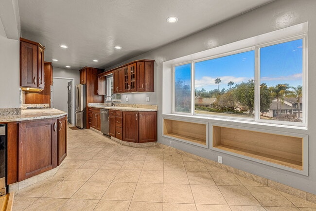 Building Photo - 9351 La Suvida Dr