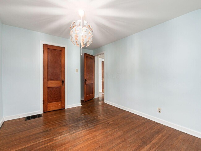 Building Photo - 495 Northview Dr