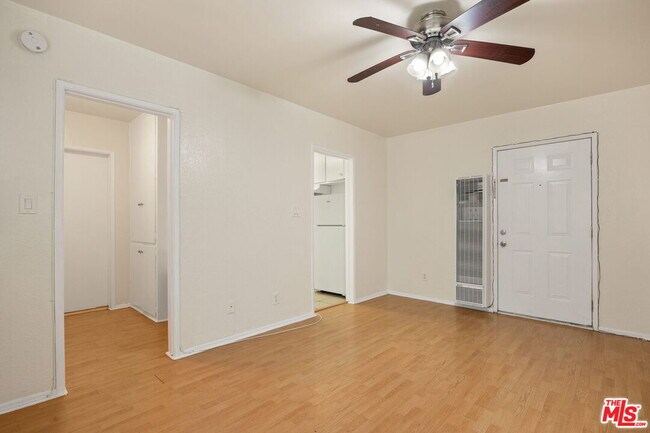 Building Photo - 161 W Channel Rd