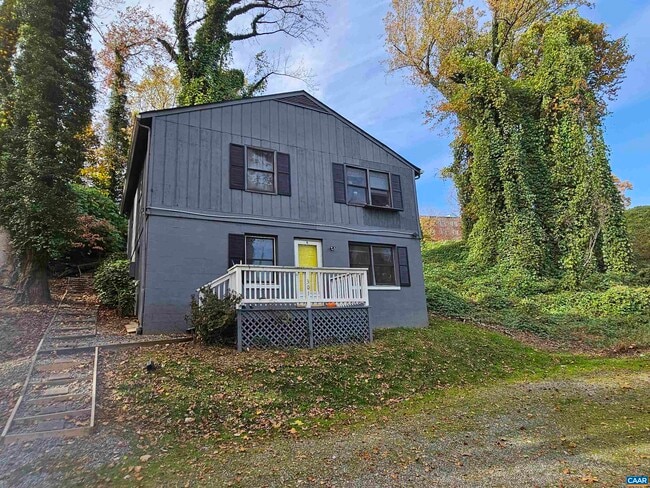 Primary Photo - 301 Paton St