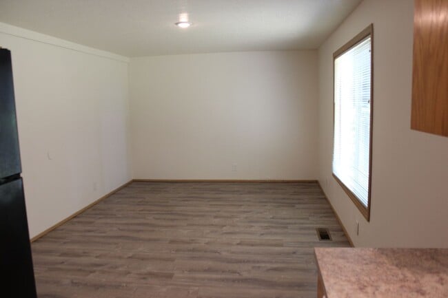 Building Photo - Four bedroom, two bath family home on quie...