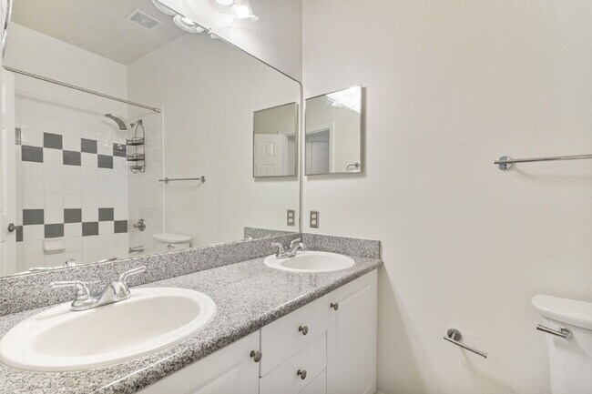 Building Photo - Spacious 3-Bedroom Condo Retreat in Bradenton – Your Perfect Home Awaits!