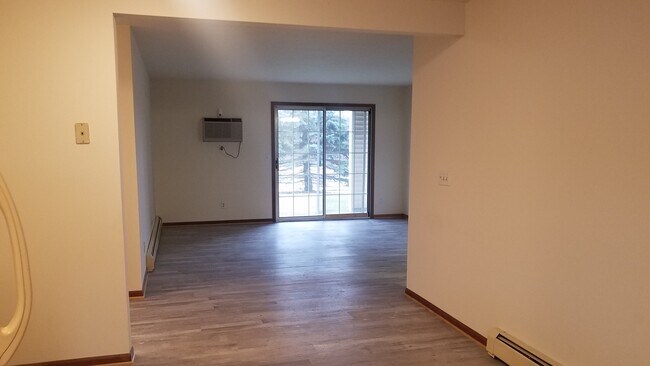 Building Photo - 1063 E 16th St