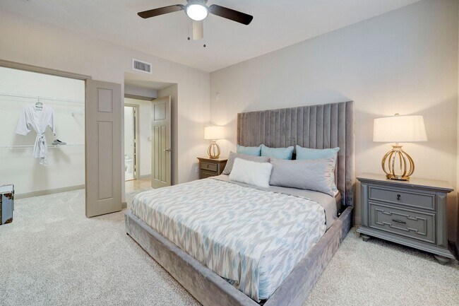 Building Photo - Save Up to $700 – Move-In Special!