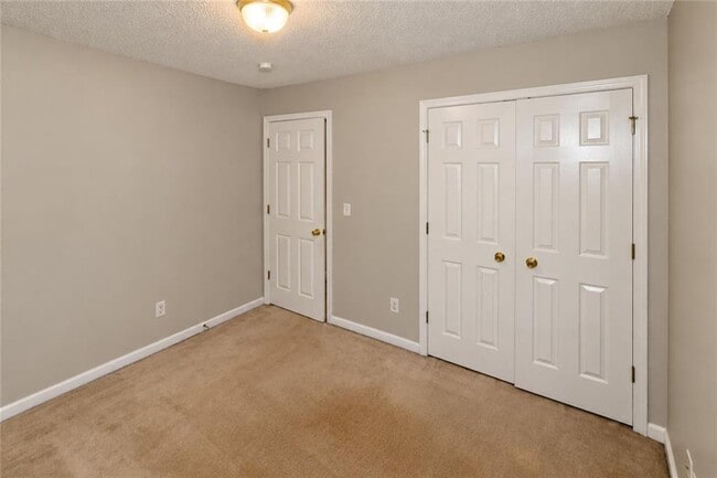 Building Photo - 227 Westwind Dr
