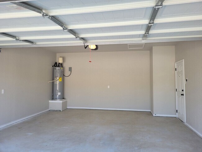 Building Photo - Luxury 3/2 Duplex in Seguin, Texas
