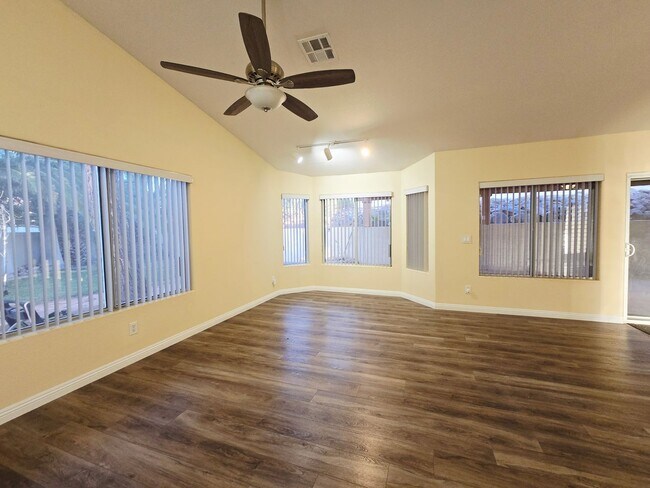 Building Photo - BEAUTIFUL 3BD/2BA WITH MANY UPGRADES!