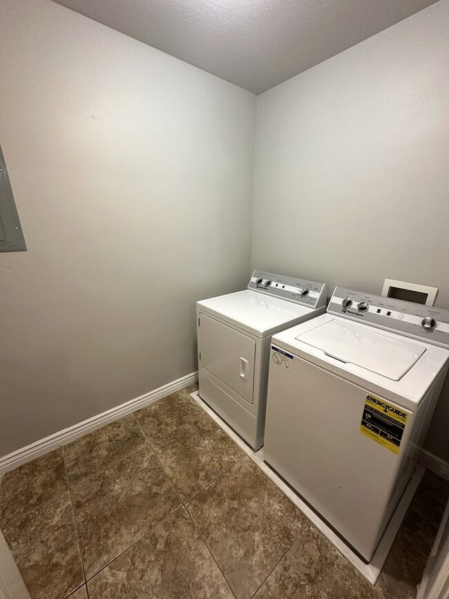 Building Photo - $750 Off Upon Move In! 2 Bed 2 Bath Home f...