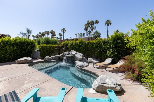 Building Photo - 546 N Indian Canyon Dr