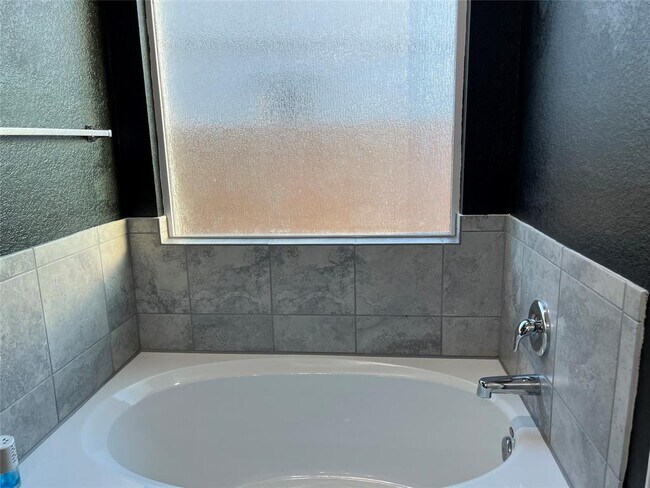 Building Photo - 104 Granville Ct