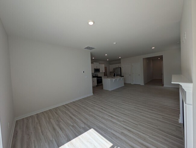 Building Photo - Beautiful New Build Home located in the Cardinal Creek Community!