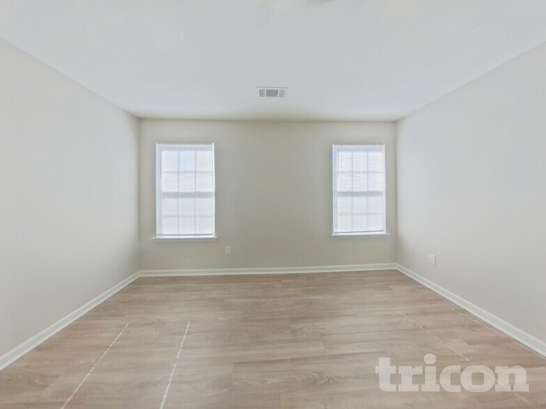 Building Photo - 2430 Dewey Creek Ln