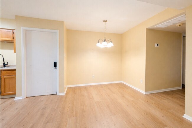 Building Photo - 8529 Hearth Dr