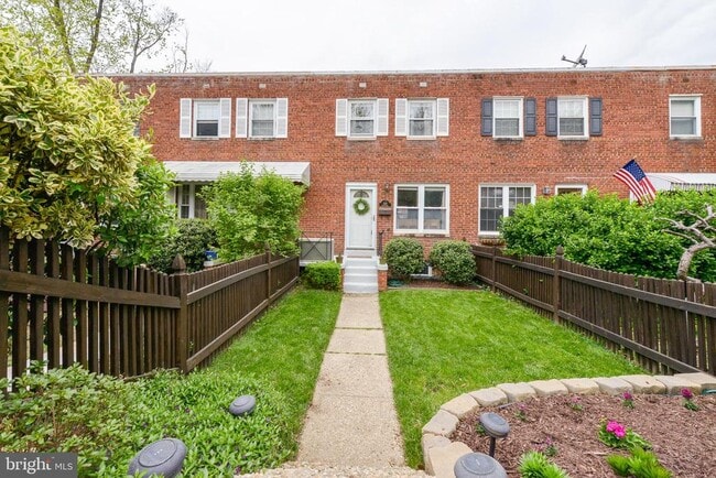 Building Photo - 629 S Henry St