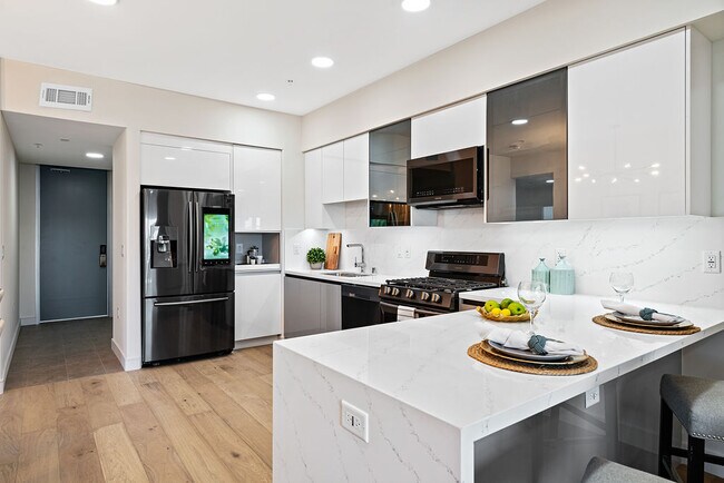 Kitchen - 820 S Wilton Pl