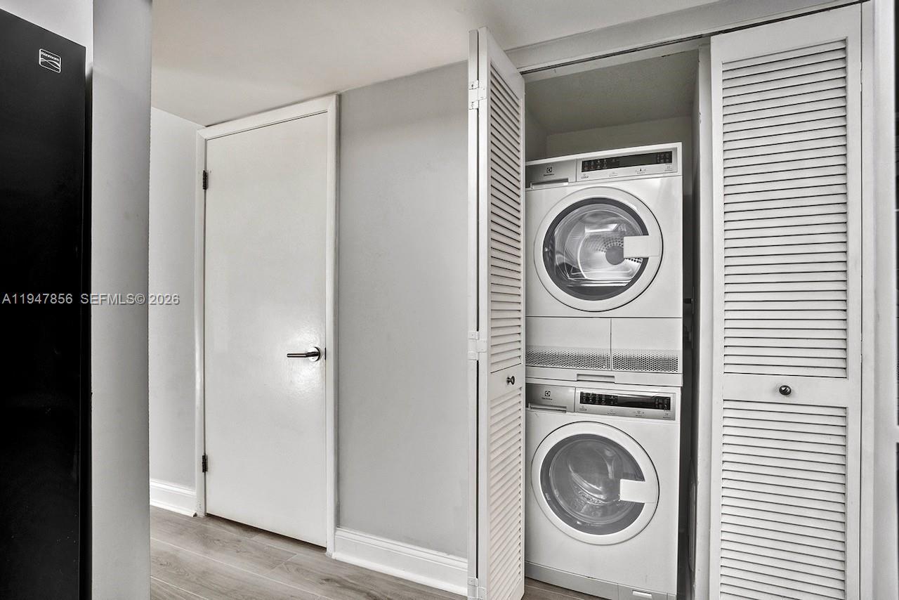 Building Photo - 10102 SW 77th Ct