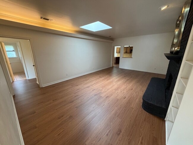 Building Photo - 2418 Guerrero Dr