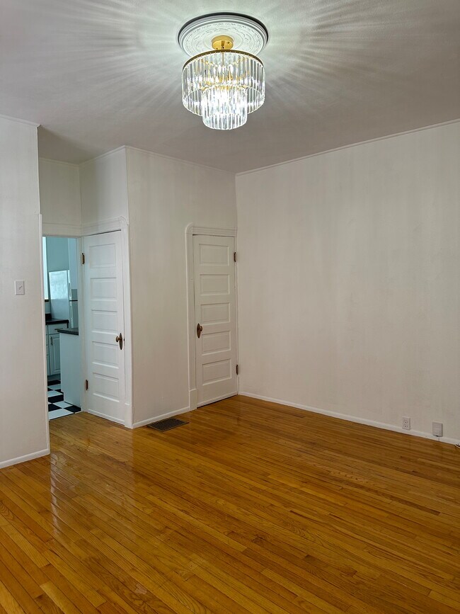 Building Photo - 4269 Botanical Ave